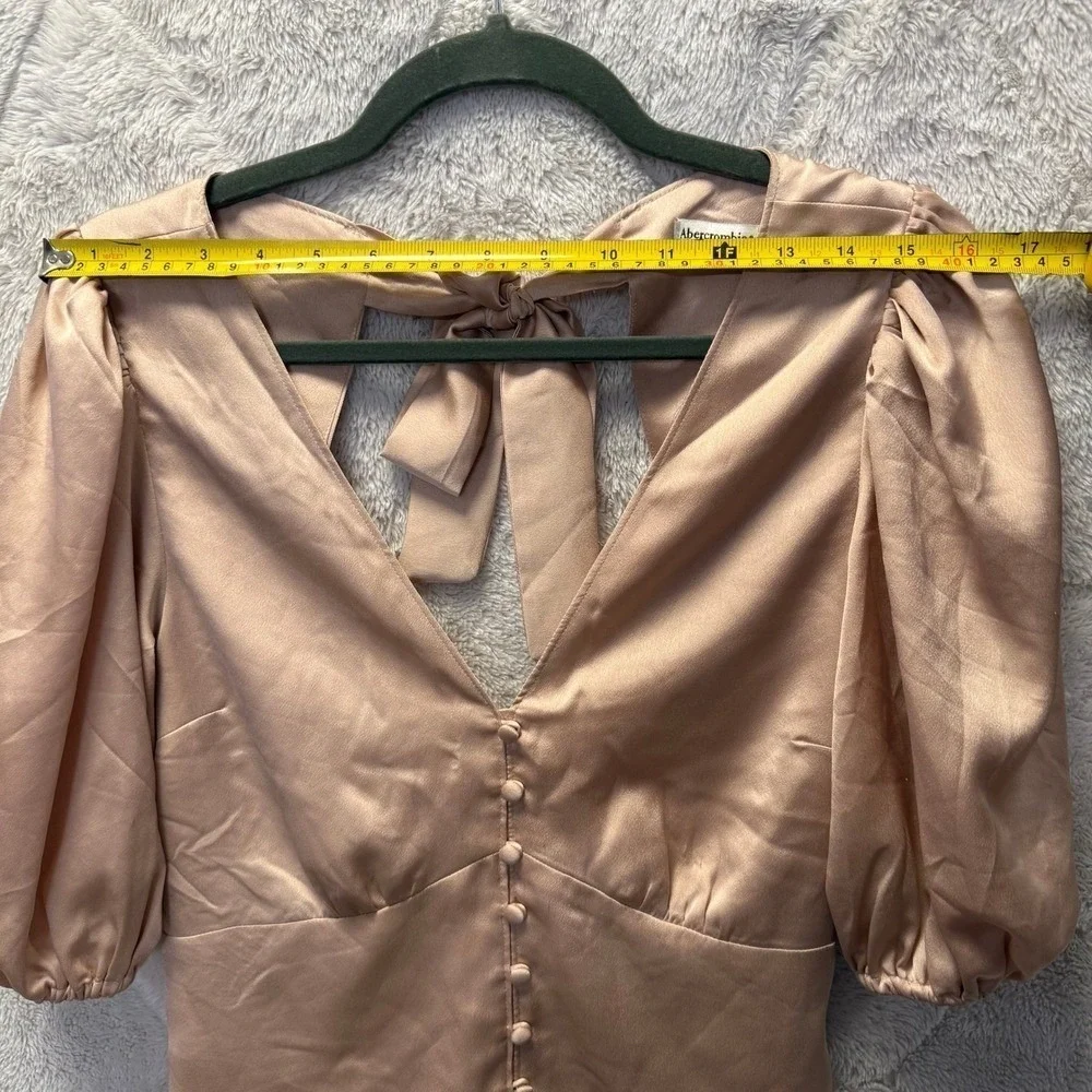 Abercrombie & Fitch Satin‎ Blouse M Champagne Beige Puff Sleeve Tie Back V-Neck